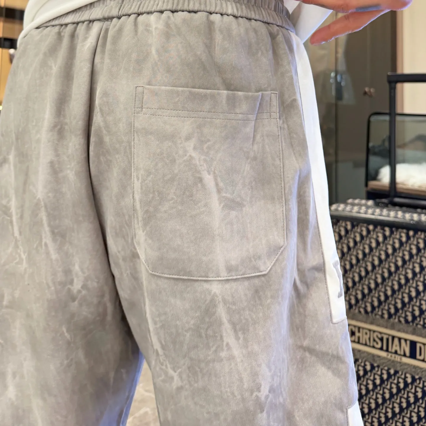 Hermès three-standard complete 2026 summer New Arrival men's casual shorts, advanced custom-made Breathable fabric, Breathable fabric, extremely stretchy and comfortable, impeccable details, top-grade accessories, original logo design concept, delicate and soft feel! The upper body fit is awesome! Size: M-XXXL Please state your height and weight when ordering